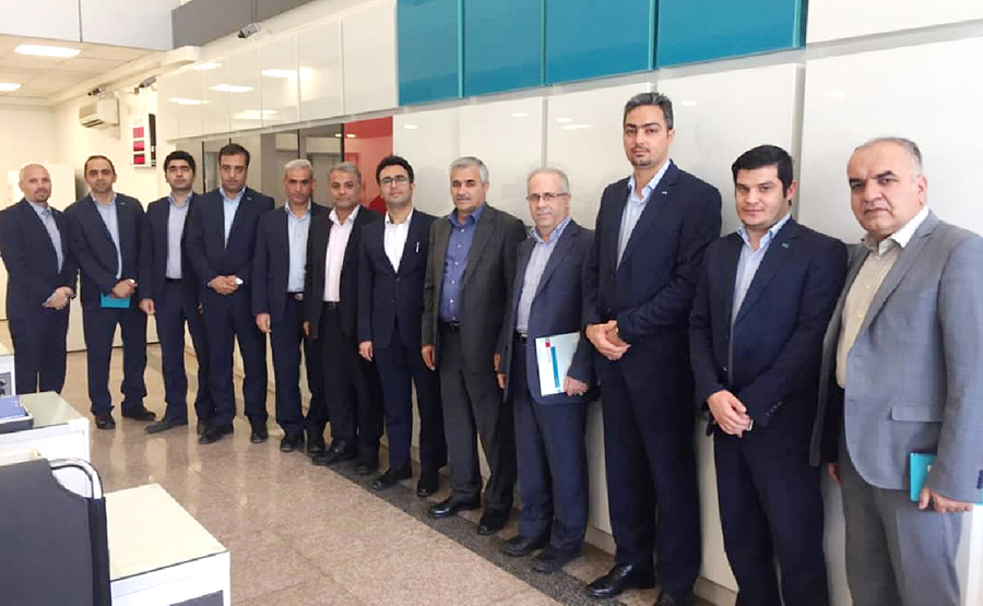 دستیابی به اهداف شعب با تسلط همکاران به خط مشی اعتباری میسر می شود