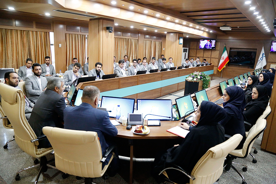 دیدار مدیرعامل بانک دی با متصدیان شعب تهران