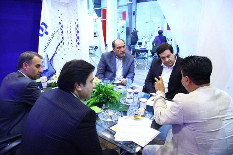 بازدید عضو هیات مدیره بانک رفاه از نماشگاه ایران هلث و اینوتکس
