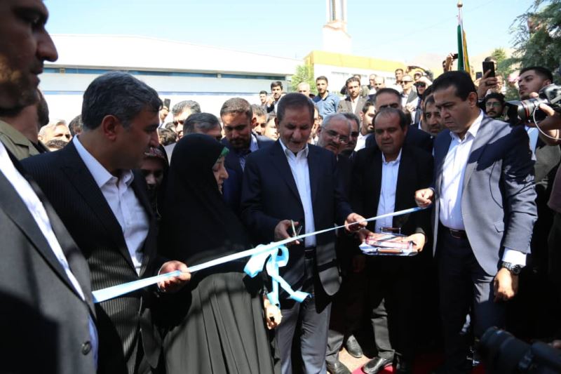 اسحاق جهانگیری معاون اول رئیسجمهور از غرفه بانک توسعه تعاون در چهارمین نمایشگاه توانمندیهای روستاییان و عشایر بازدید نمود.