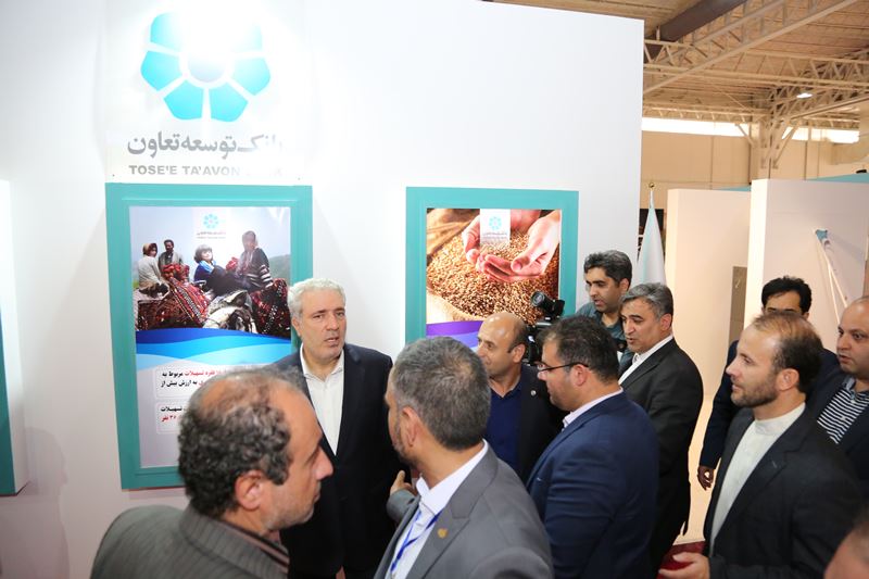 بازدید سرپرست وزارت میراث فرهنگی، گردشگری و صنایعدستی از غرفه بانک توسعه تعاون