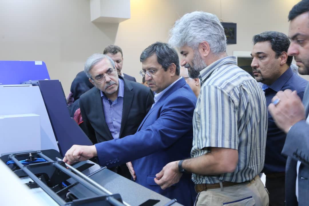 گزارش تصویری بازدید رئیس‌کل بانک مرکزی از واحدهای تولیدی منطقه آزاد کیش