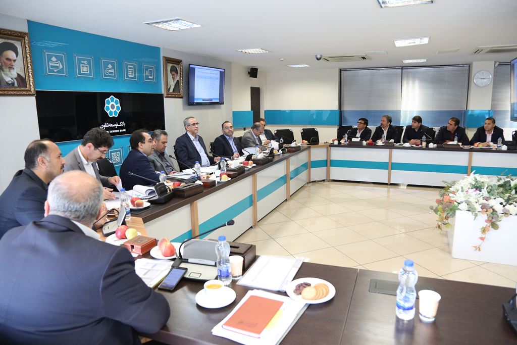 پرداخت تسهیلات حمایتی بانک توسعه تعاون در استان ایلام با جدیت انجام میشود