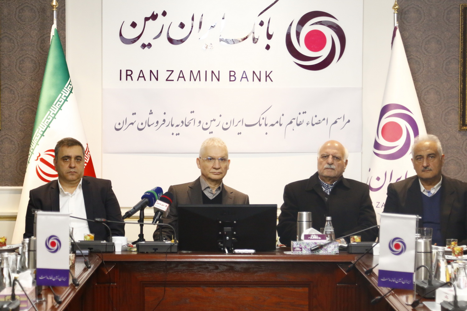 گزارش تصویری امضا تفاهمنامه بین بانک ایران زمین و اتحادیه بارفروشان