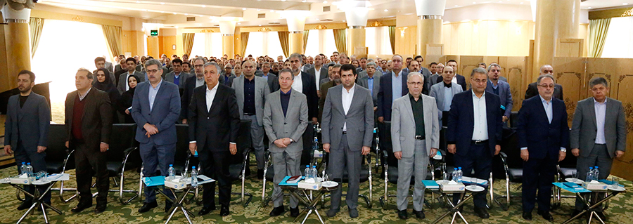 نشست هم اندیشی مدیران، روسای شعب و مدیران گروه مالی دی برگزار شد