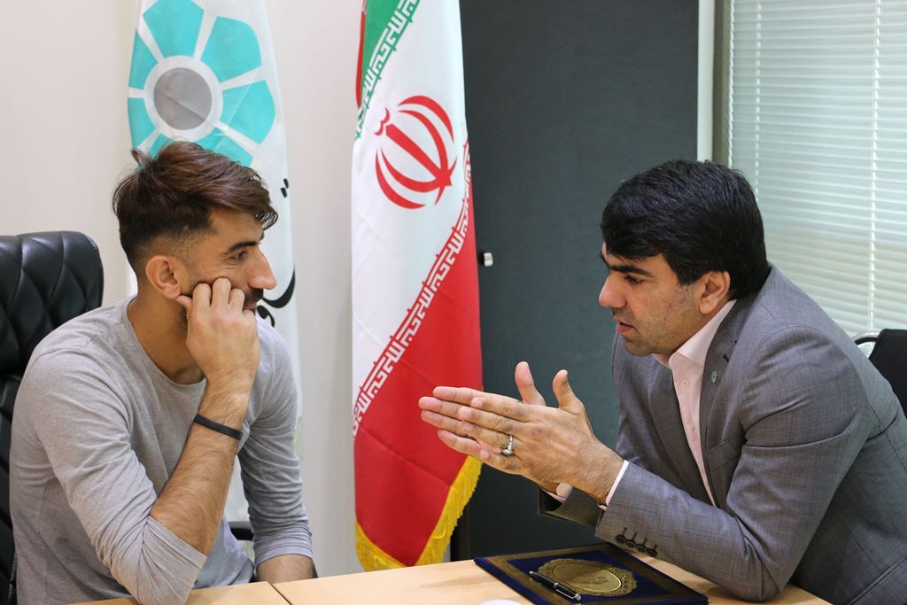 دروازهبان تیم ملی فوتبال ایران به جمع مشتریان بانک توسعه تعاون پیوست