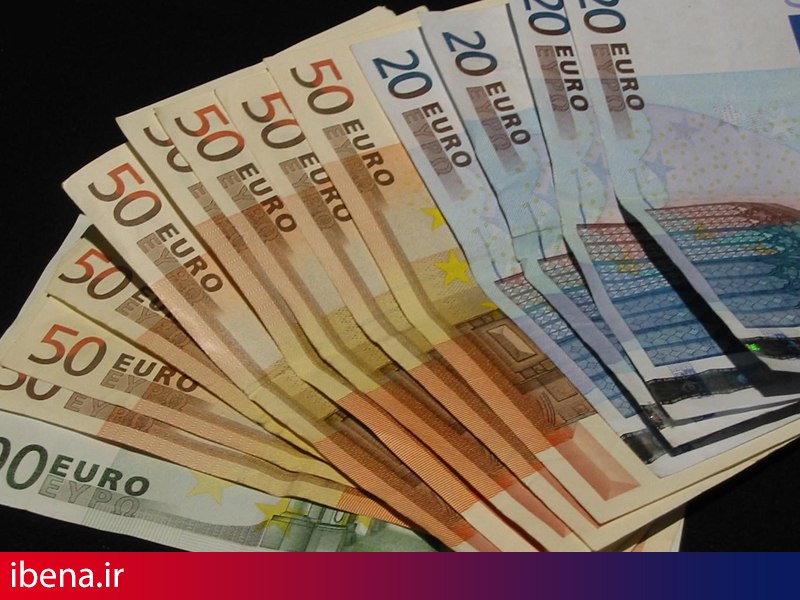افزایش نرخ دلار بانکی/ کاهش 208 ریالی قیمت رسمی یورو

