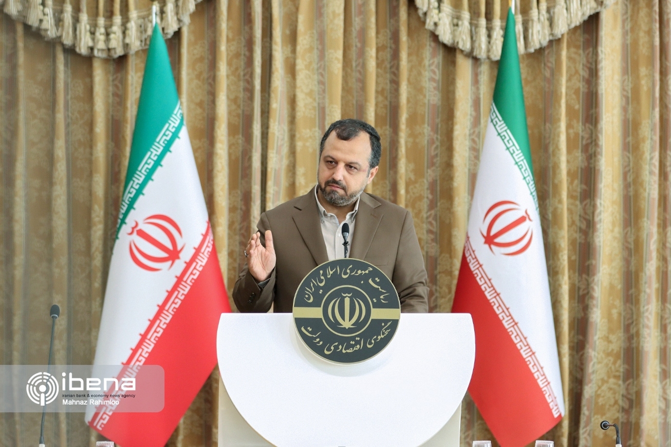حداقل حقوق کارکنان دولت در سال آینده مشخص شد/ پیش بینی آینده بازار خودرو/ کاهش ۷ واحد درصدی نرخ رشد نقدینگی در دولت سیزدهم