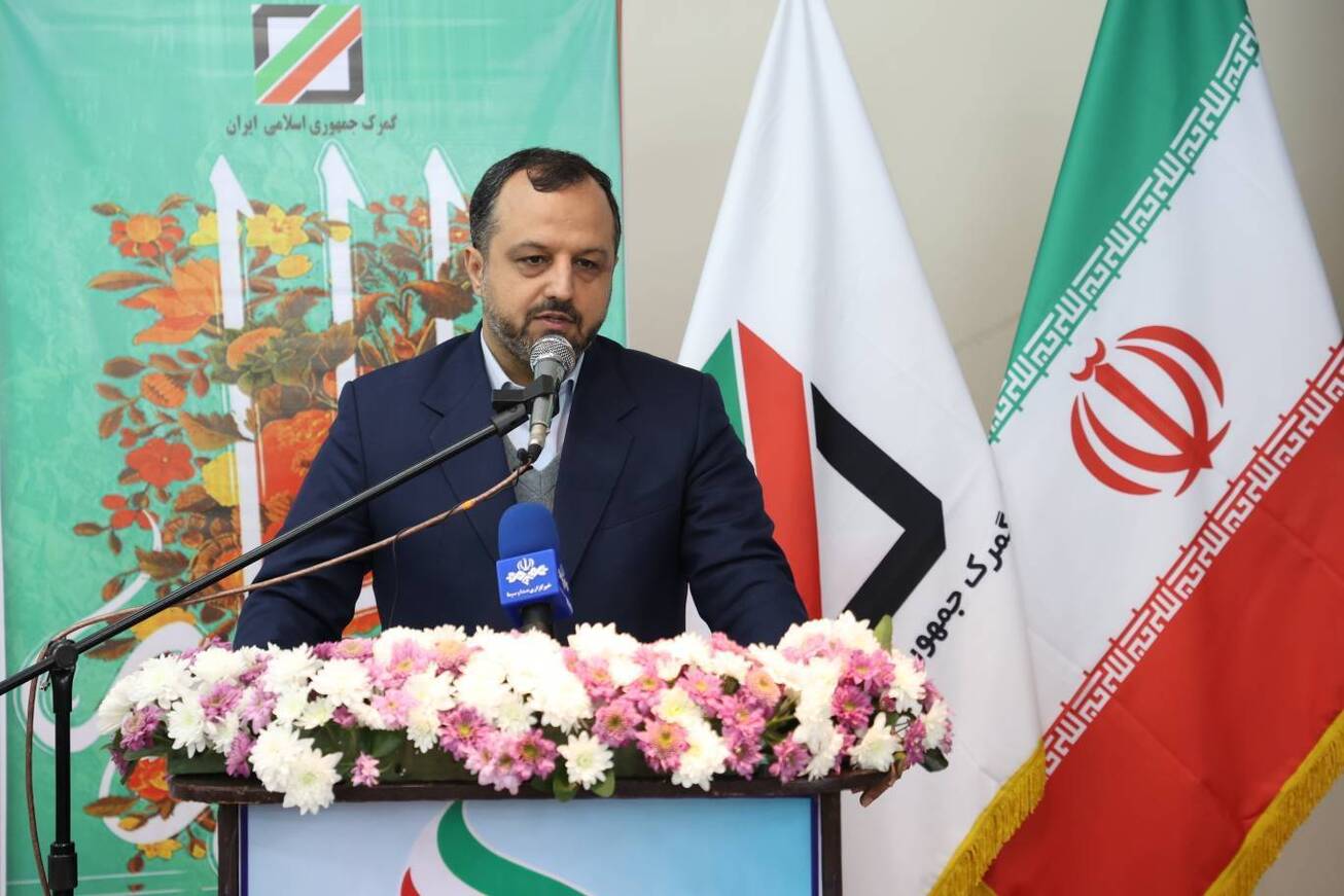 بخشنامه&zwnj;های دست و پاگیر از پیش پای فعالان اقتصادی برداشته شود/ نرخ پیش بینی شده ارز در بودجه ۱۴۰۲