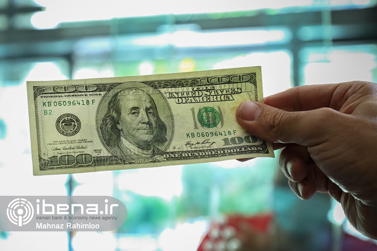 تغییر قیمت دلار در یک سالگی دولت سیزدهم؛  نزدیک به صفر