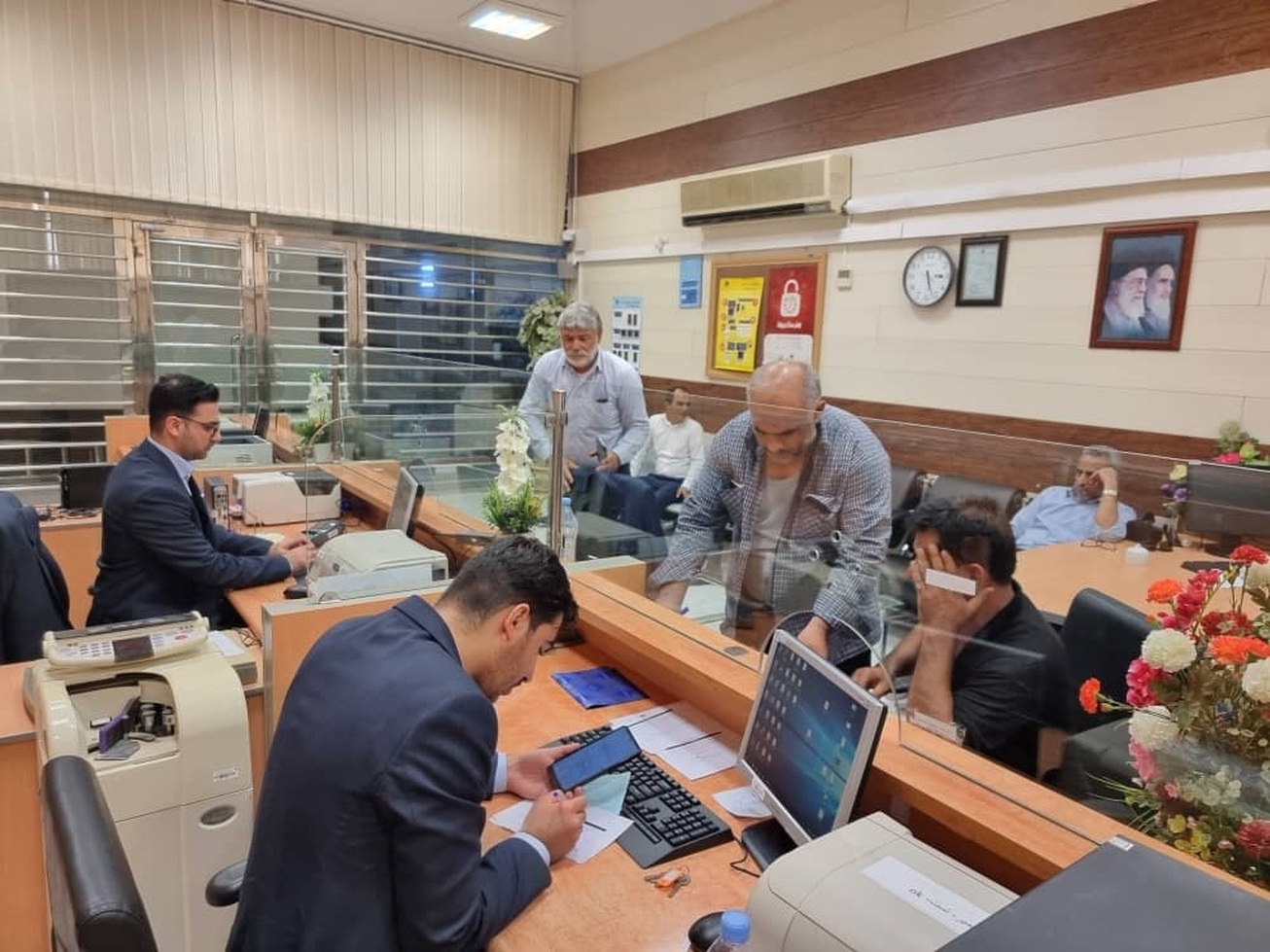 فروش ارز اربعین در مرز شلمچه توسط بانک صادرات ایران