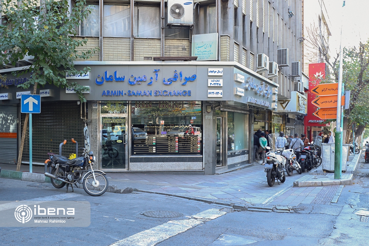 صف‌های دلار برچیده شد/ اقدامات بانک مرکزی برای بازگشت آرامش به بازار
