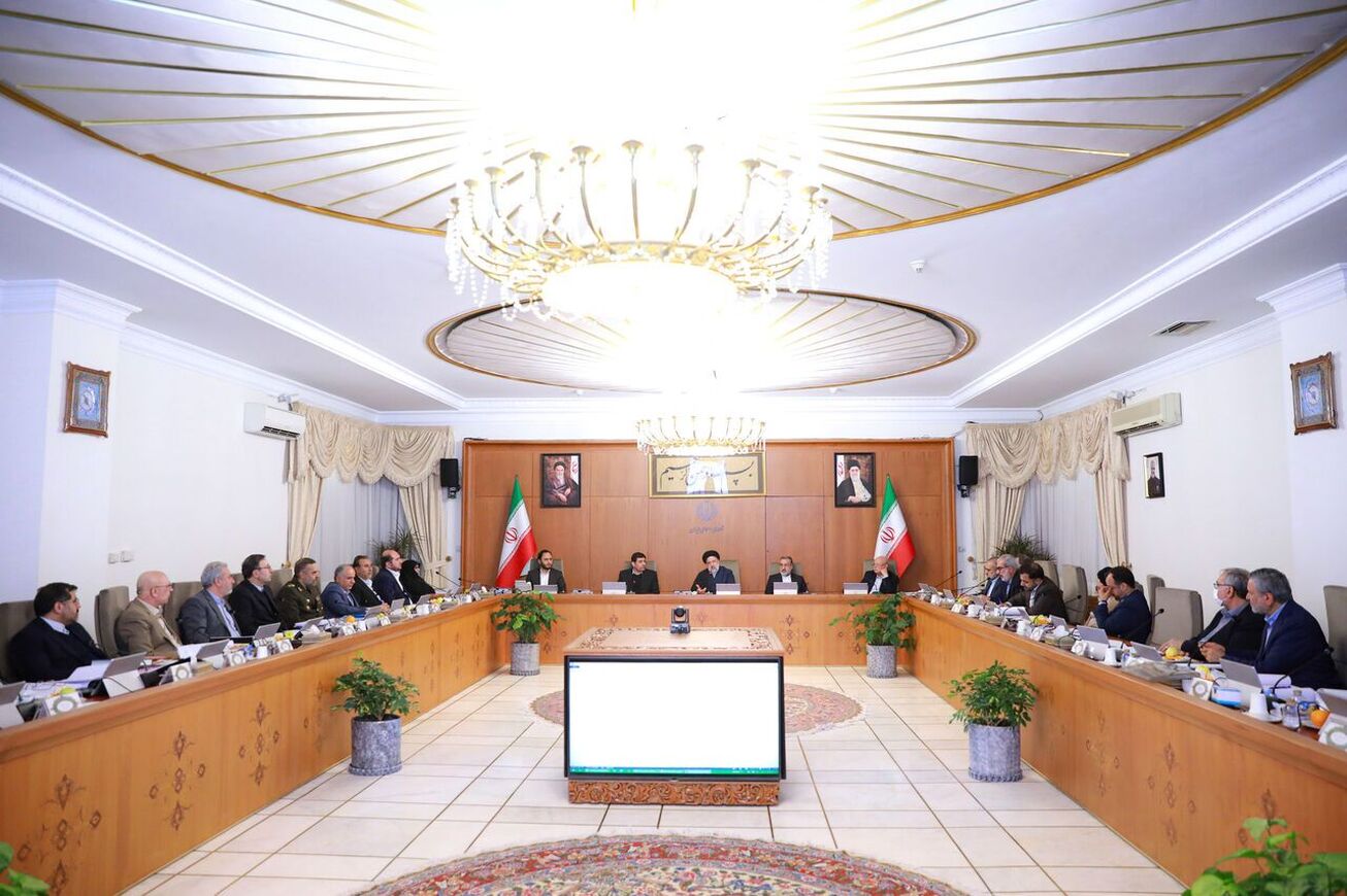 دستور جدید رئیسی درباره حقوق کارکنان دولت در سال ۱۴۰۲