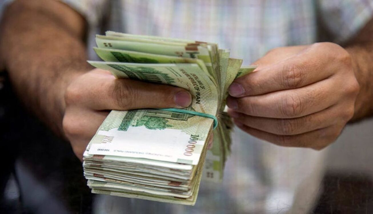 میزان افزایش حقوق کارکنان و بازنشستگان دولتی در سال ۱۴۰۲