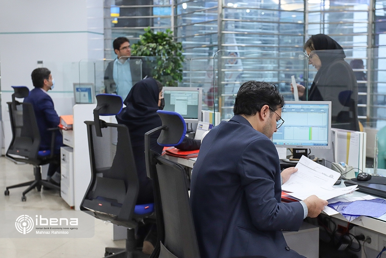 نحوه افتتاح حساب ارزی در بانک&zwnj;ها/ چگونه ۲ هزار دلار با کارت ملی بگیریم؟