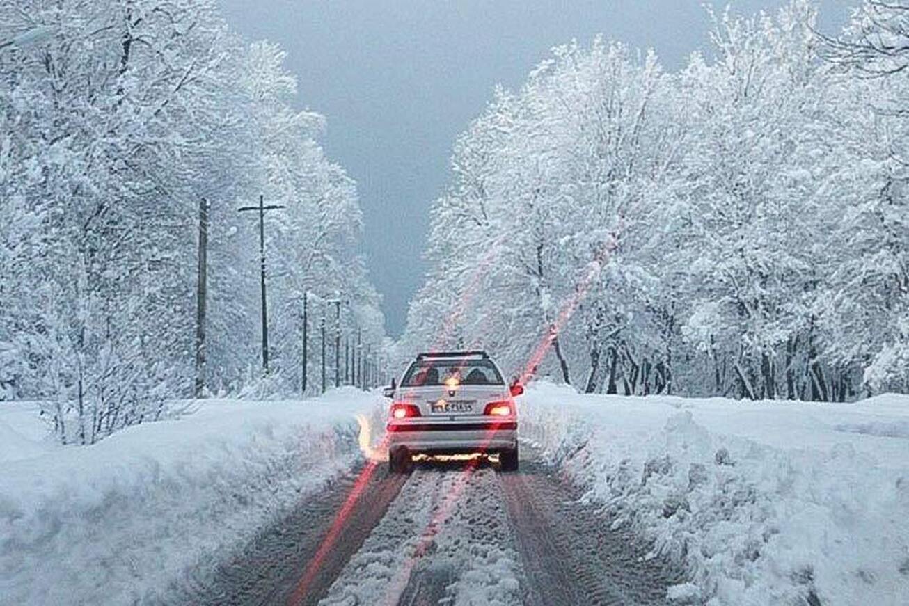 بارش برف در محور هراز/ ترافیک سنگین در محور&zwnj;های هراز، چالوس و فیروزکوه