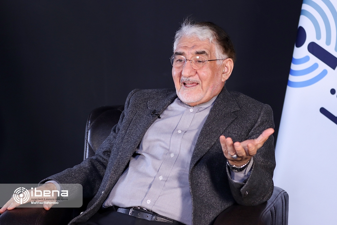 آل اسحاق: کسی فکر نمی&zwnj;کرد دلار ۸ ماه در حد ۵۰ هزار تومان بماند