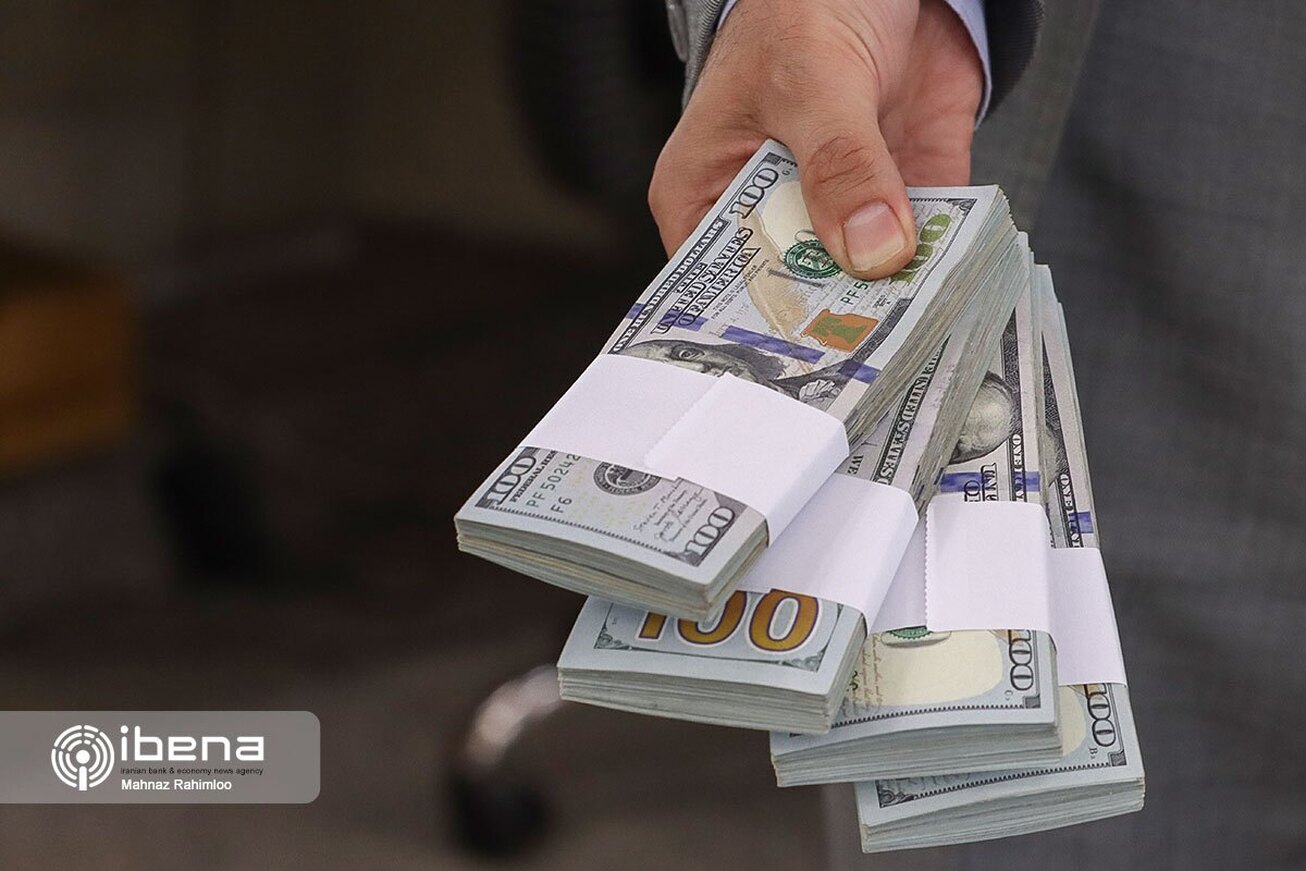 قیمت دلار و یورو در مرکز مبادله و صرافی&zwnj;ها؛ امروز شنبه ۲۰ خرداد ۱۴۰۲