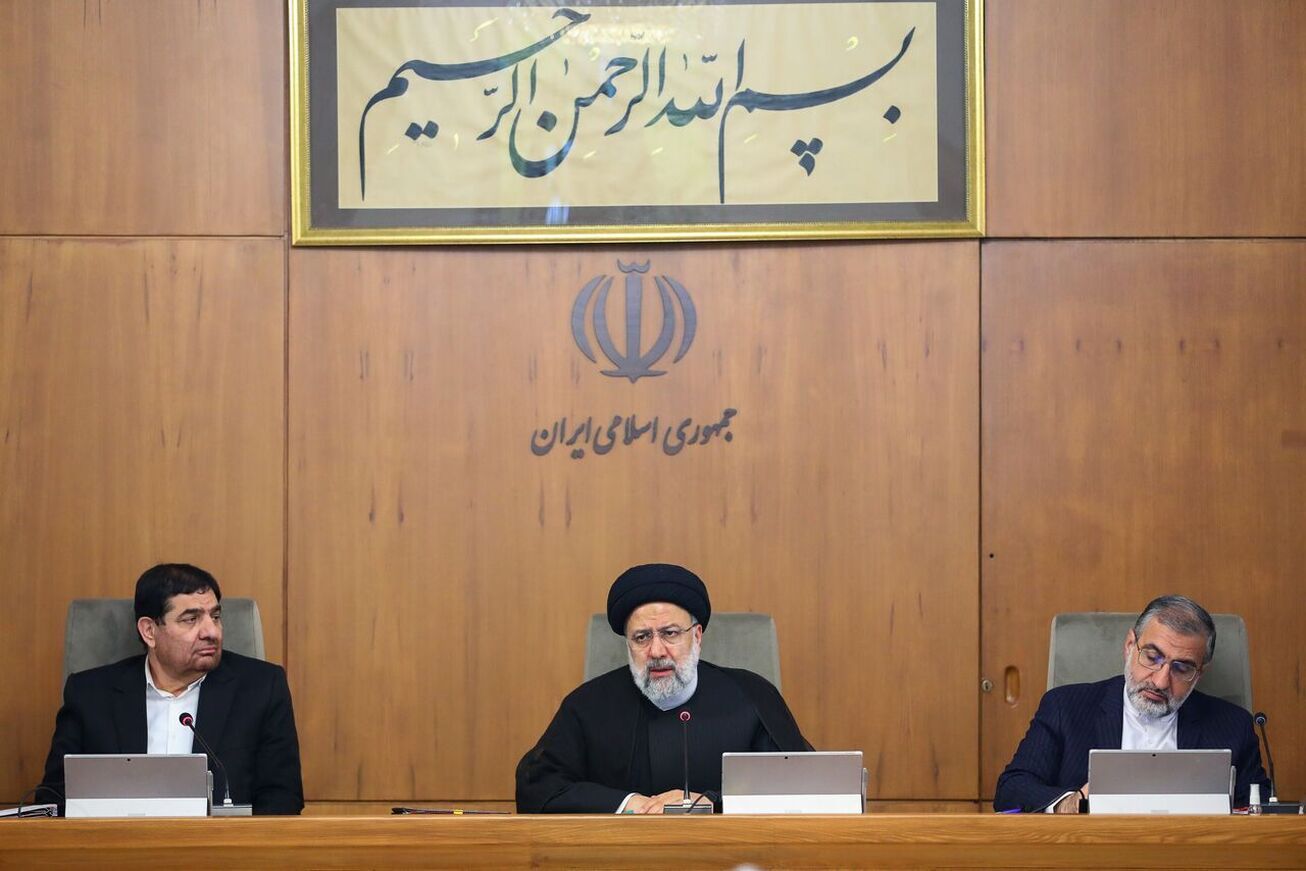 دستور رئیس&zwnj;جمهور برای تسریع در بیمه ۱۰ هزار فعال بخش صنایع دستی