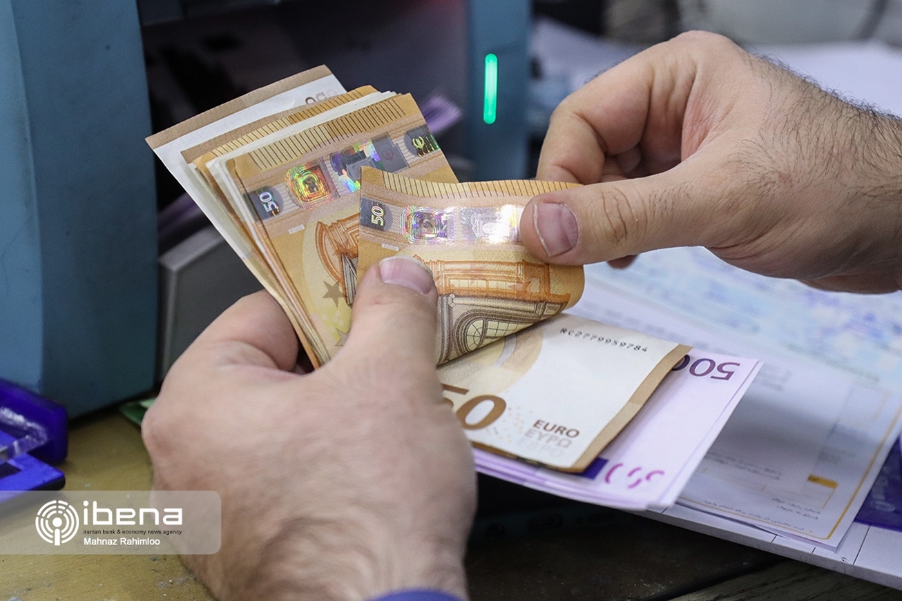 قیمت دلار و یورو کاهشی شد