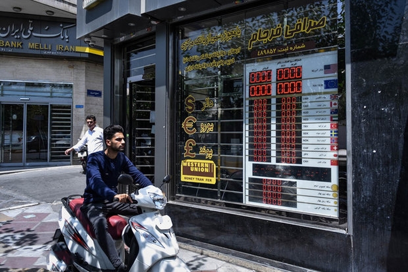 گزارش میدانی از بازار ارز خریداران عقب کشیدند