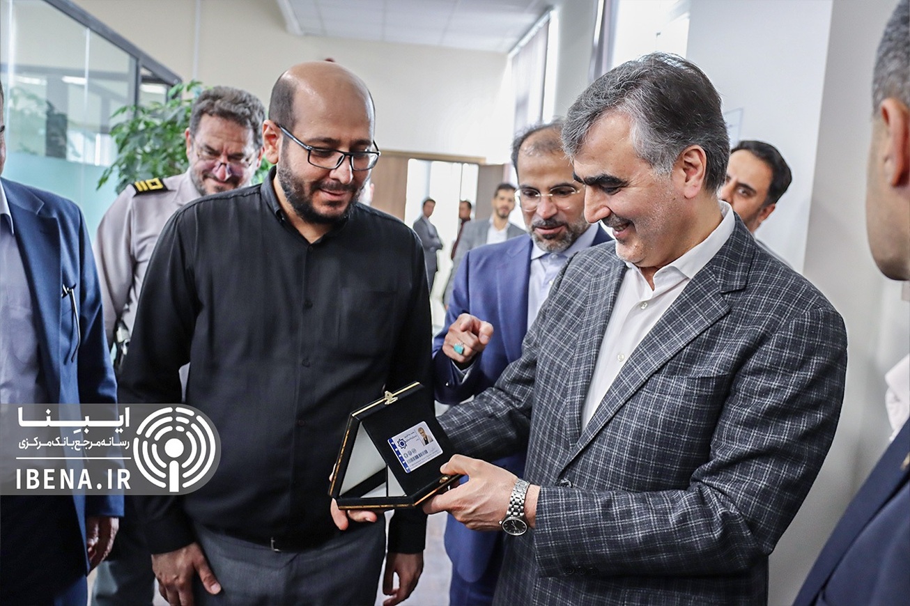 بازدید رئیس کل بانک مرکزی از ایبِنا/ تاکید بر نقش مهم رسانه و انتظارات در متغیر&zwnj;های اقتصادی