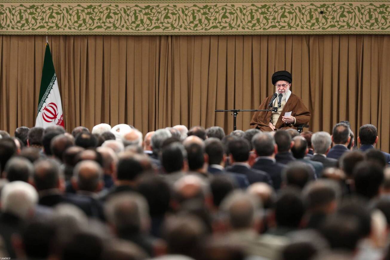 حذف دلار از مبادلات تجاری کاری بزرگ در کارزار اقتصادی است/ بانک مرکزی میدان را برای سایر ارز&zwnj;ها باز کند