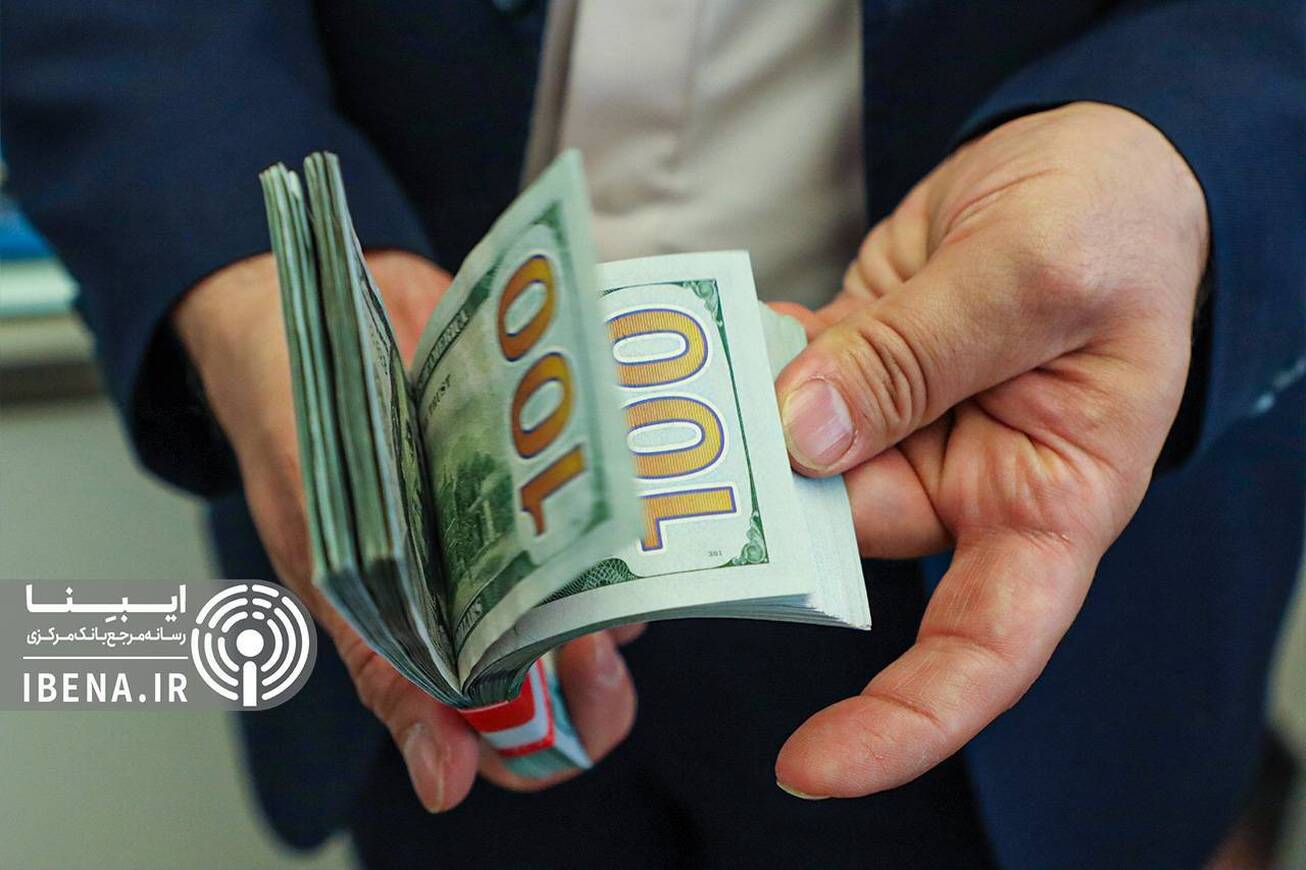 ادعای دلار ۱۰۰ هزار تومانی محقق نشد/ احتمال بازگشت نرخ ارز به پله ۵۰ هزار تومان وجود دارد