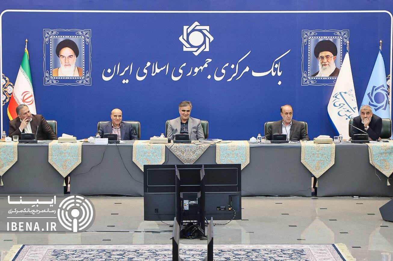 بازار ارز توافقی برای صادرکنندگان بخش خصوصی راه&zwnj;اندازی می&zwnj;شود/ فروش ۳میلیارد دلار اوراق ارزی برای تامین مالی