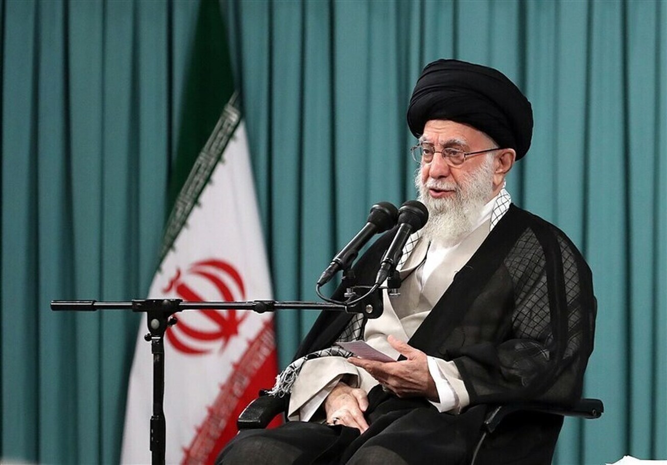 ملت ایران زنده و به شعارهای انقلاب وفادار است