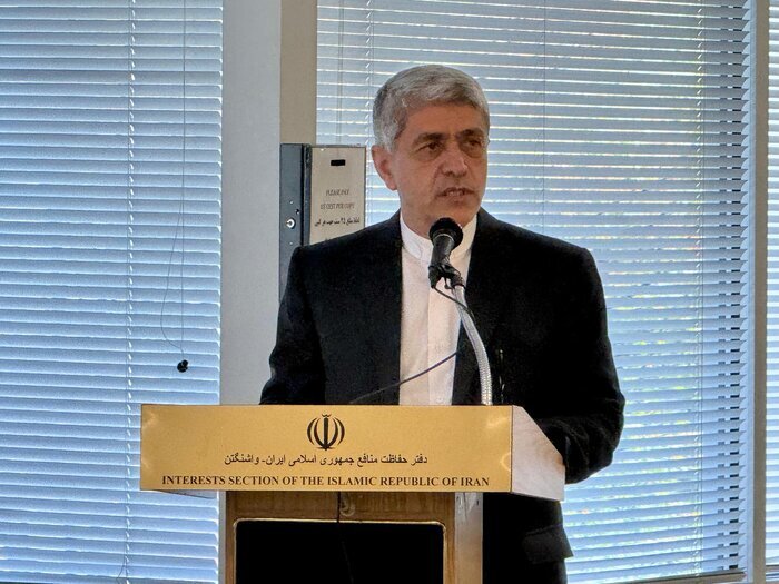 نشست مشترک فرزین و طیب نیا با فرهیختگان ایرانی در واشنگتن نشست مشترک فرزین و طیب نیا با فرهیختگان ایرانی در واشنگتن