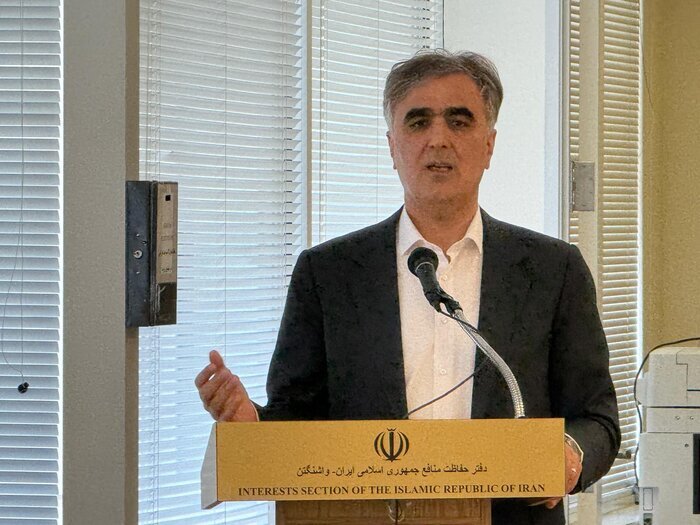 نشست مشترک فرزین و طیب نیا با فرهیختگان ایرانی در واشنگتن نشست مشترک فرزین و طیب نیا با فرهیختگان ایرانی در واشنگتن