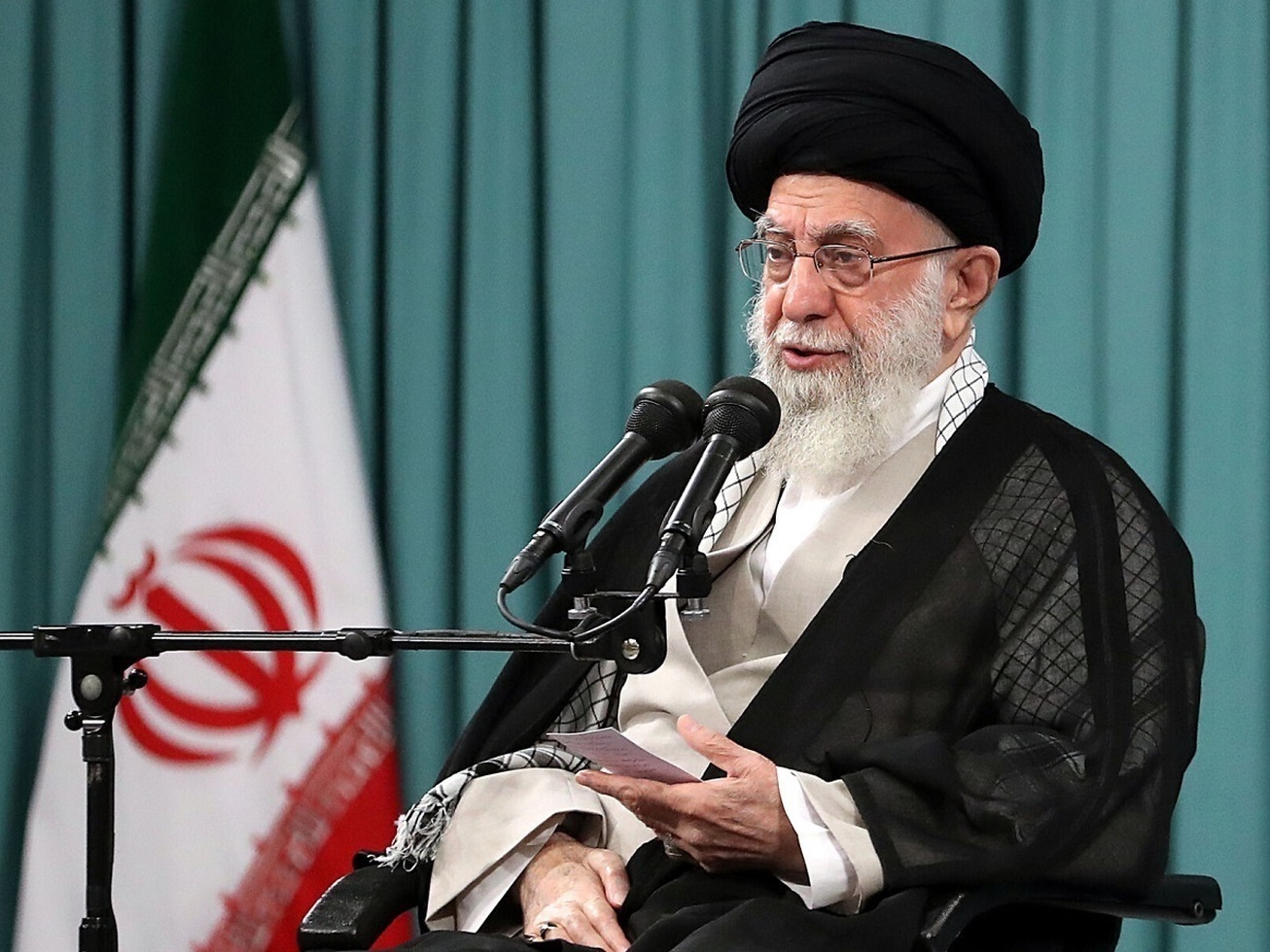 رهبر انقلاب: امنیت سرمایه&zwnj;گذاری باید تامین شود
