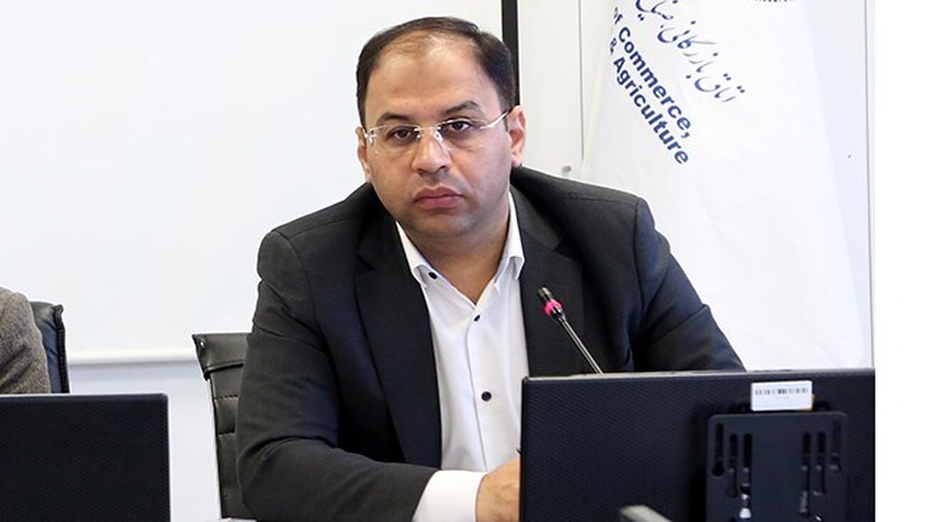 سایه مناقشات سیاسی بر بازار طلا و ارز/ پول&zwnj;های سرگردان به سمت تولید هدایت شود