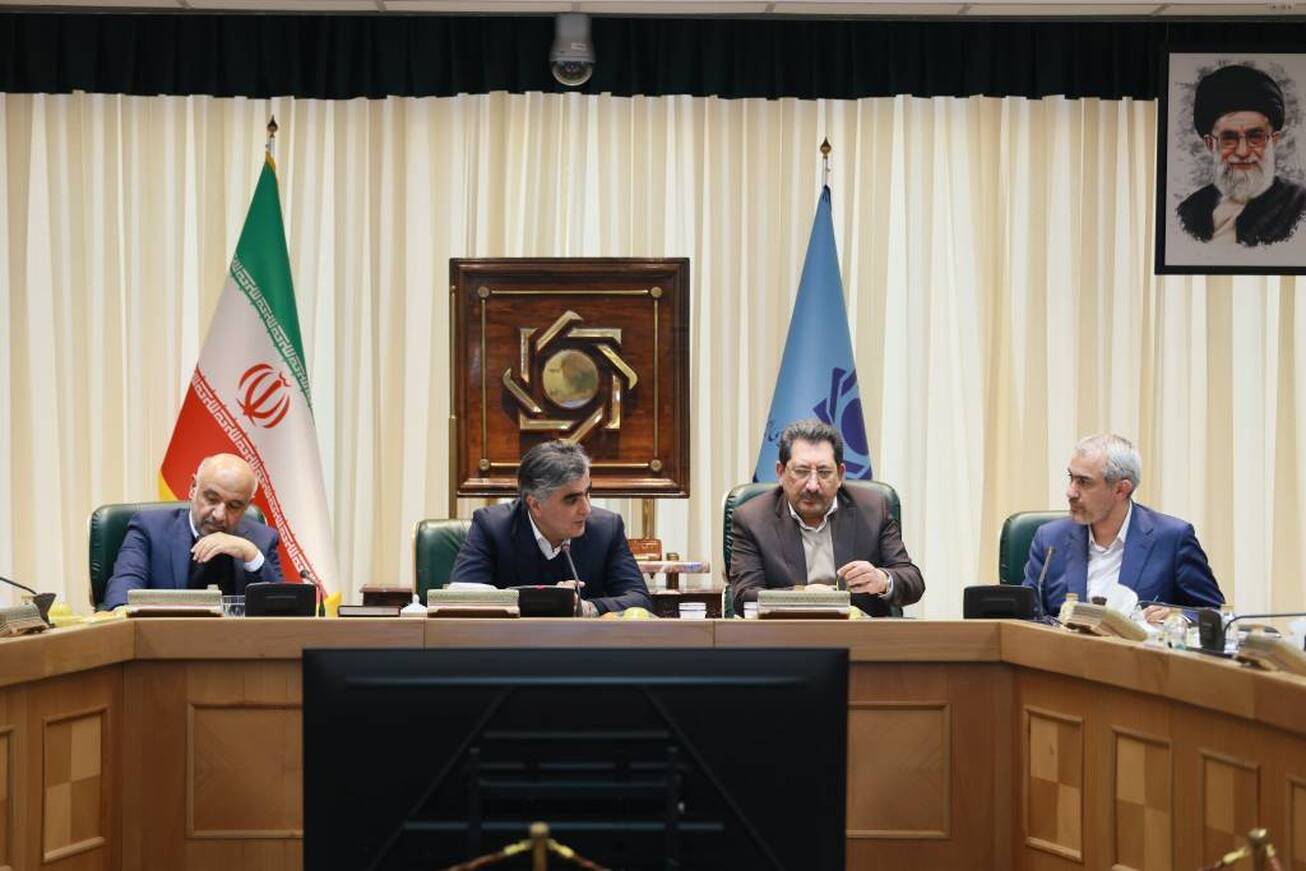 جلسه هماهنگی تیم اقتصادی دولت در بانک مرکزی تشکیل شد/ بررسی سیاست&zwnj;های ارزی، تجاری و معیشتی مردم