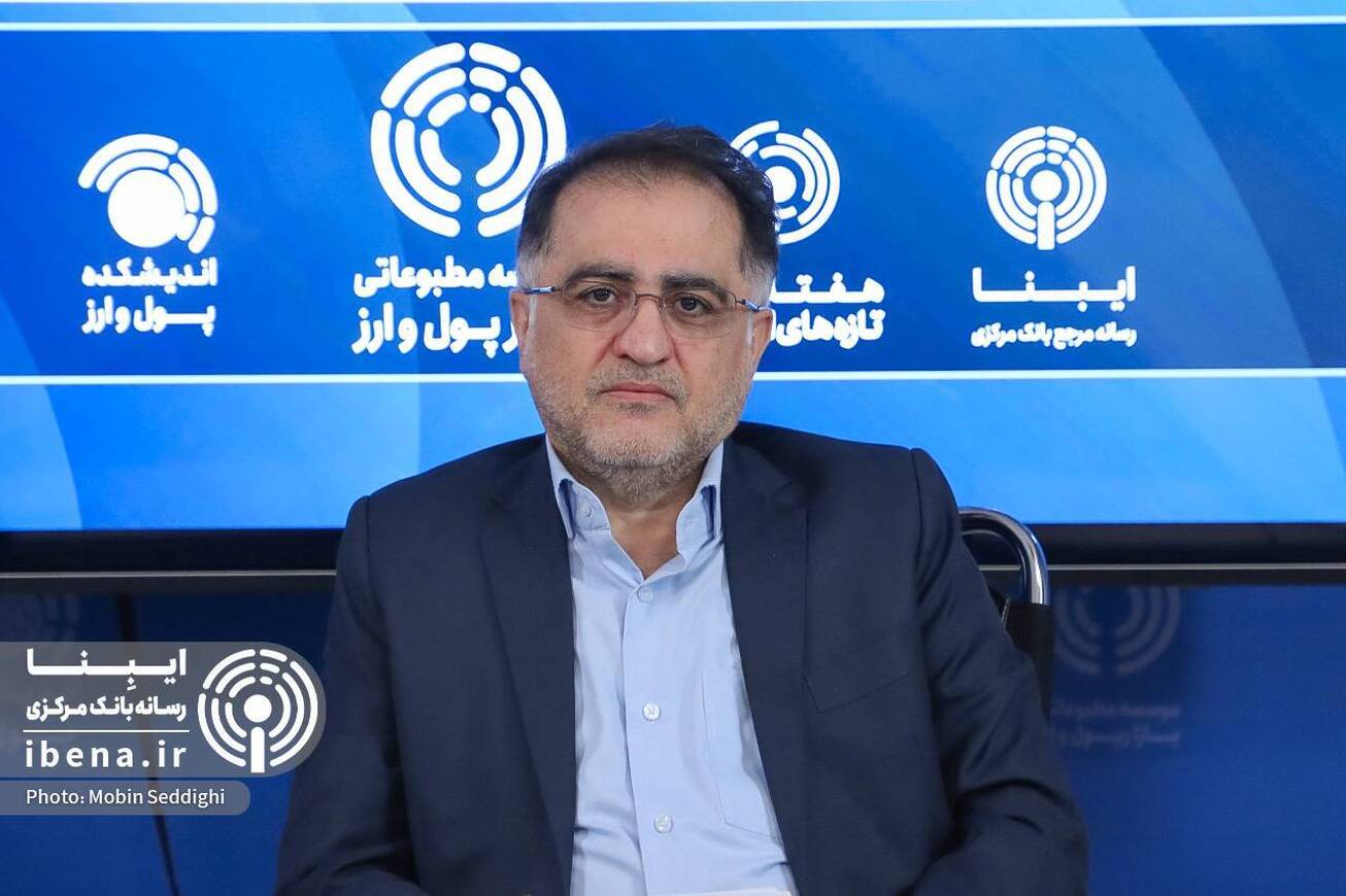 سقوط آزادِ ویترین&zwnj;ها؛ وقتی &laquo;طلای آب شده&raquo; جای هنر دست را می&zwnj;گیرد