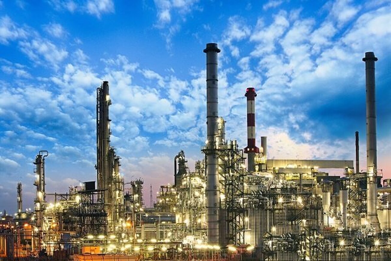 سرمایه&zwnj;گذاری در پتروپالایشگاه کلید تحقق شعار سال