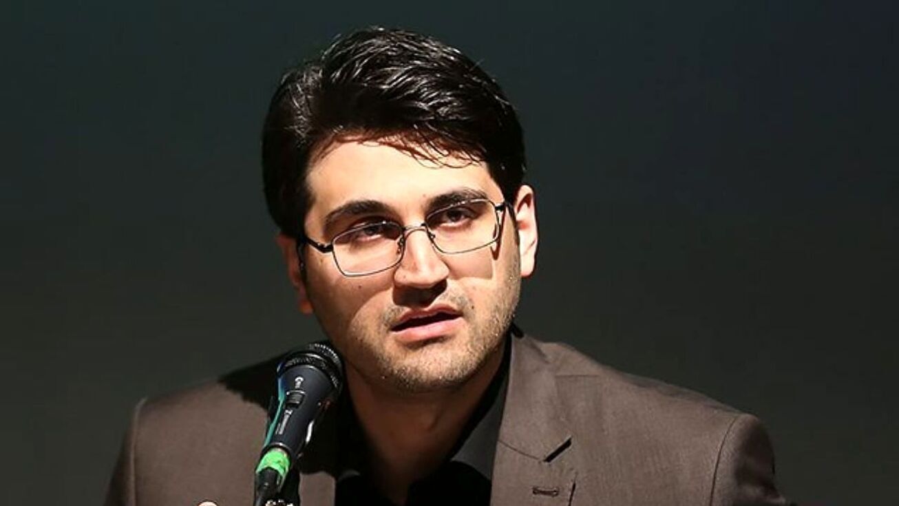 رئیس سازمان مالیات: باید از سوداگری در بازار ارز و مسکن مالیات بگیریم