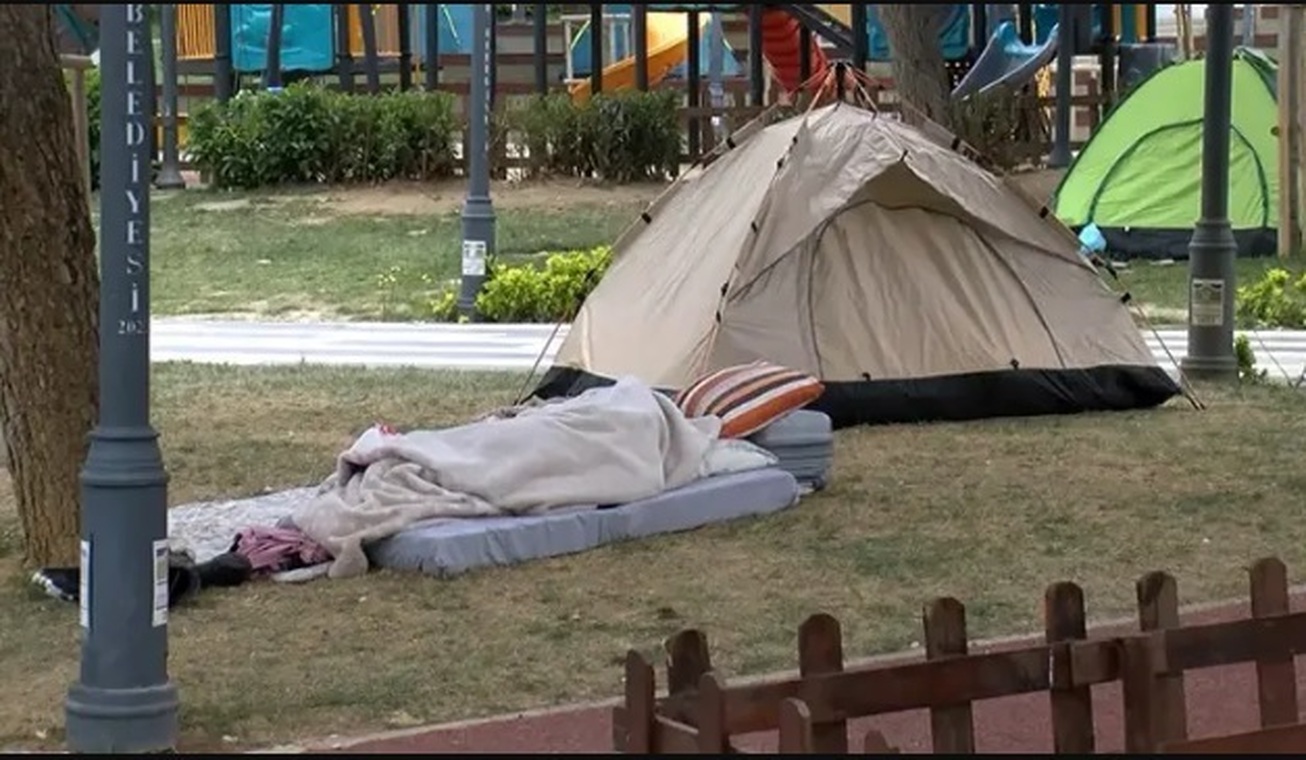 موج سودجویی از زلزله در استانبول؛ افزایش قیمت چادر و املاک
