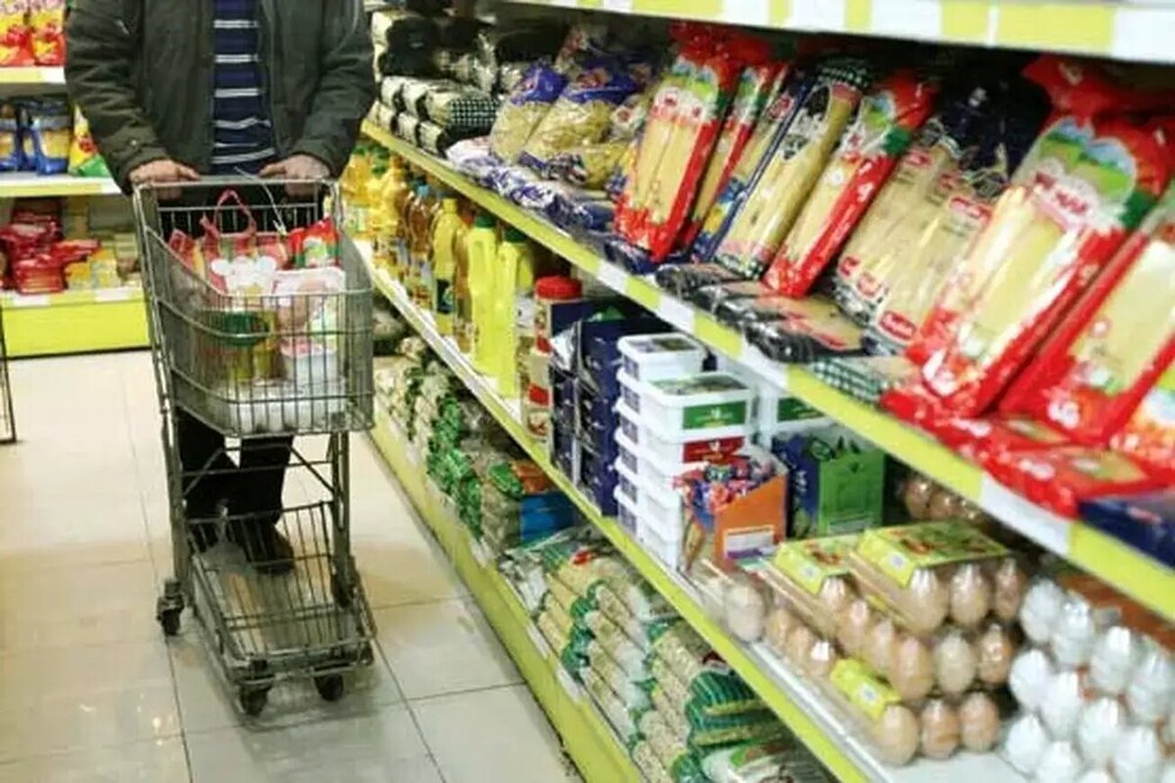 کالاهای اساسی به اندازه کافی در کشور موجود است