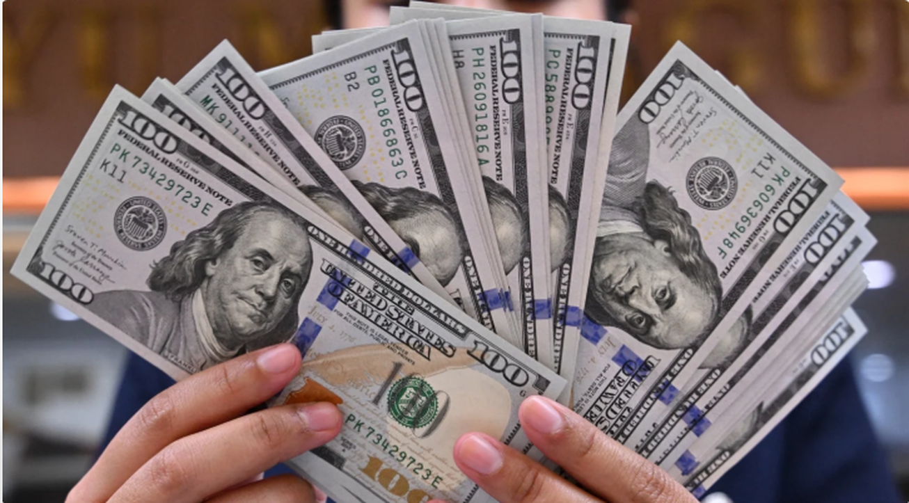 پایان ماه دلار و کاهش در برابر سایر ارز&zwnj;ها