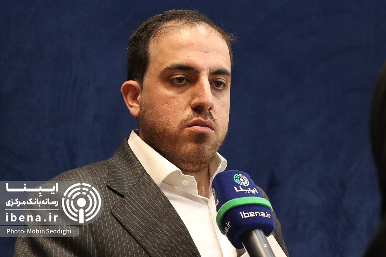فضاسازی سوداگران برای ورود هیجانی مردم به بازار ارز/ افزایش نرخ دلار توجیه اقتصادی ندارد