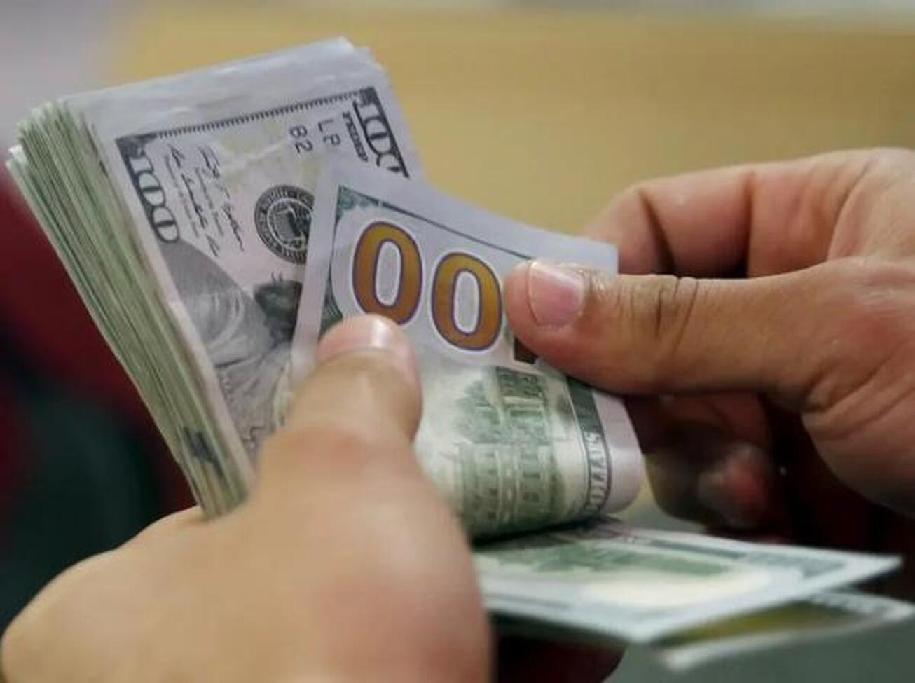 سقوط شدید دلار پس از انتشار داده&zwnj;های ضعیف مشاغل ایالات متحده