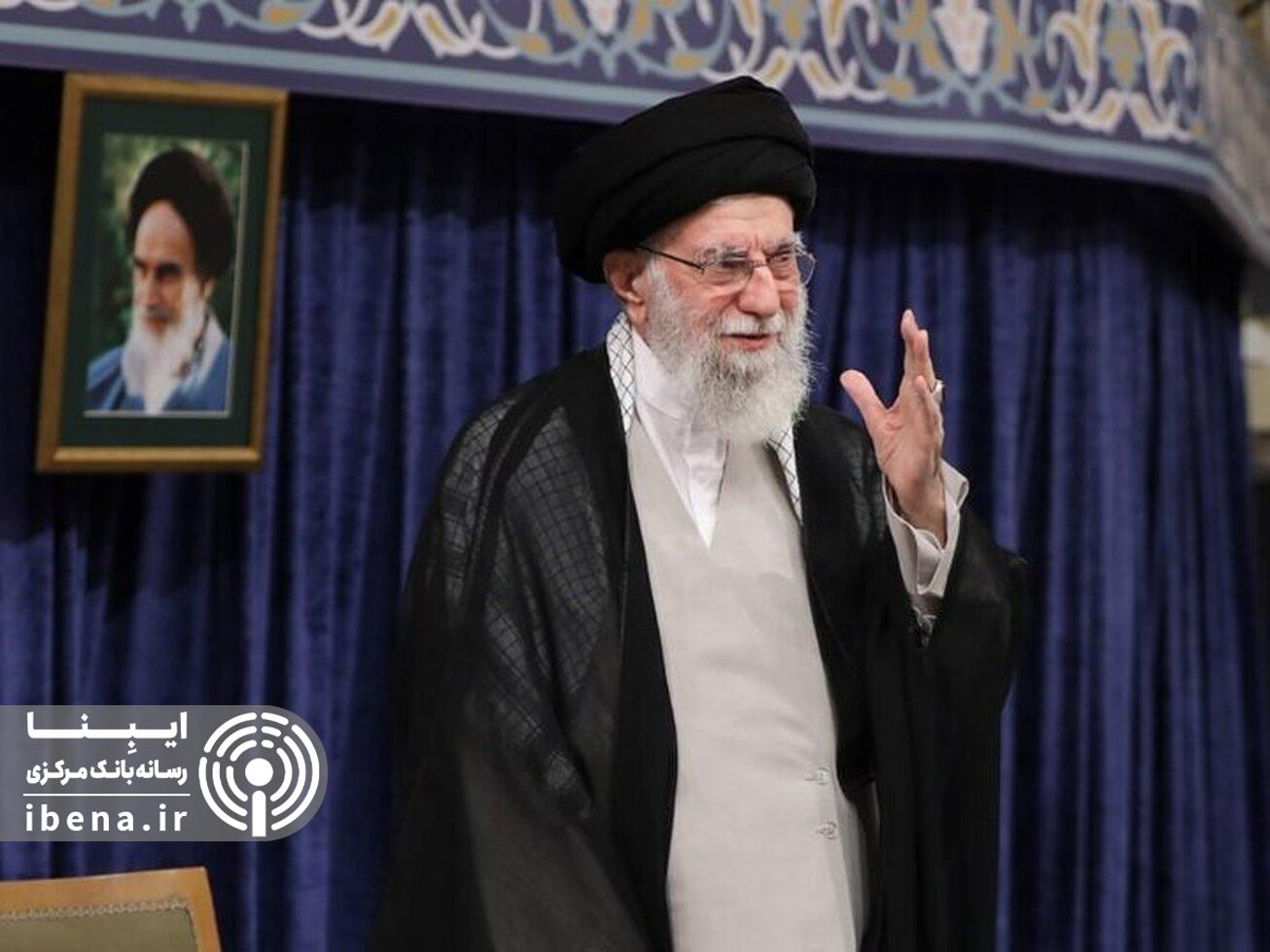 رهبر انقلاب: آمریکا می&zwnj;خواهد ایران گوش به فرمان او باشد/ ملت ایران در مقابل چنین توقع غلطی با همه&zwnj;ی قدرت می&zwnj;ایستد