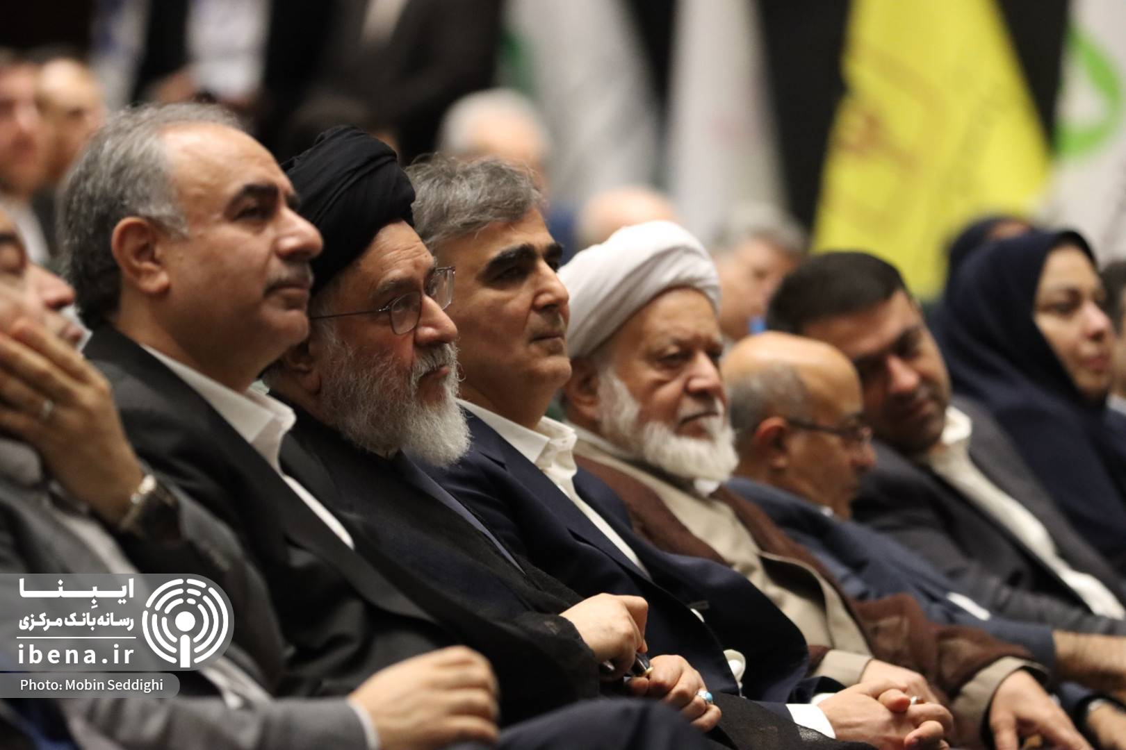 توانستیم از شرایط جنگی به خوبی عبور کنیم/ نشانه‌های بازگشت رونق تولید از مردادماه/ افزایش اختیارات شعب بانک‌ها سیاست محوری بانک مرکزی است