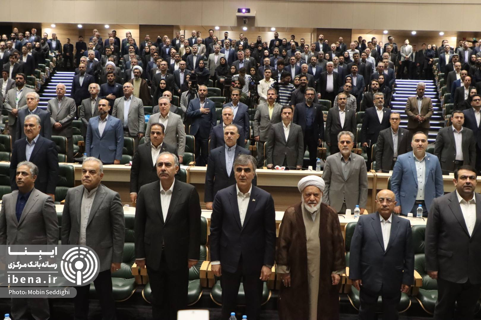 توانستیم از شرایط جنگی به خوبی عبور کنیم/ نشانه‌های بازگشت رونق تولید از مردادماه/ افزایش اختیارات شعب بانک‌ها سیاست محوری بانک مرکزی است