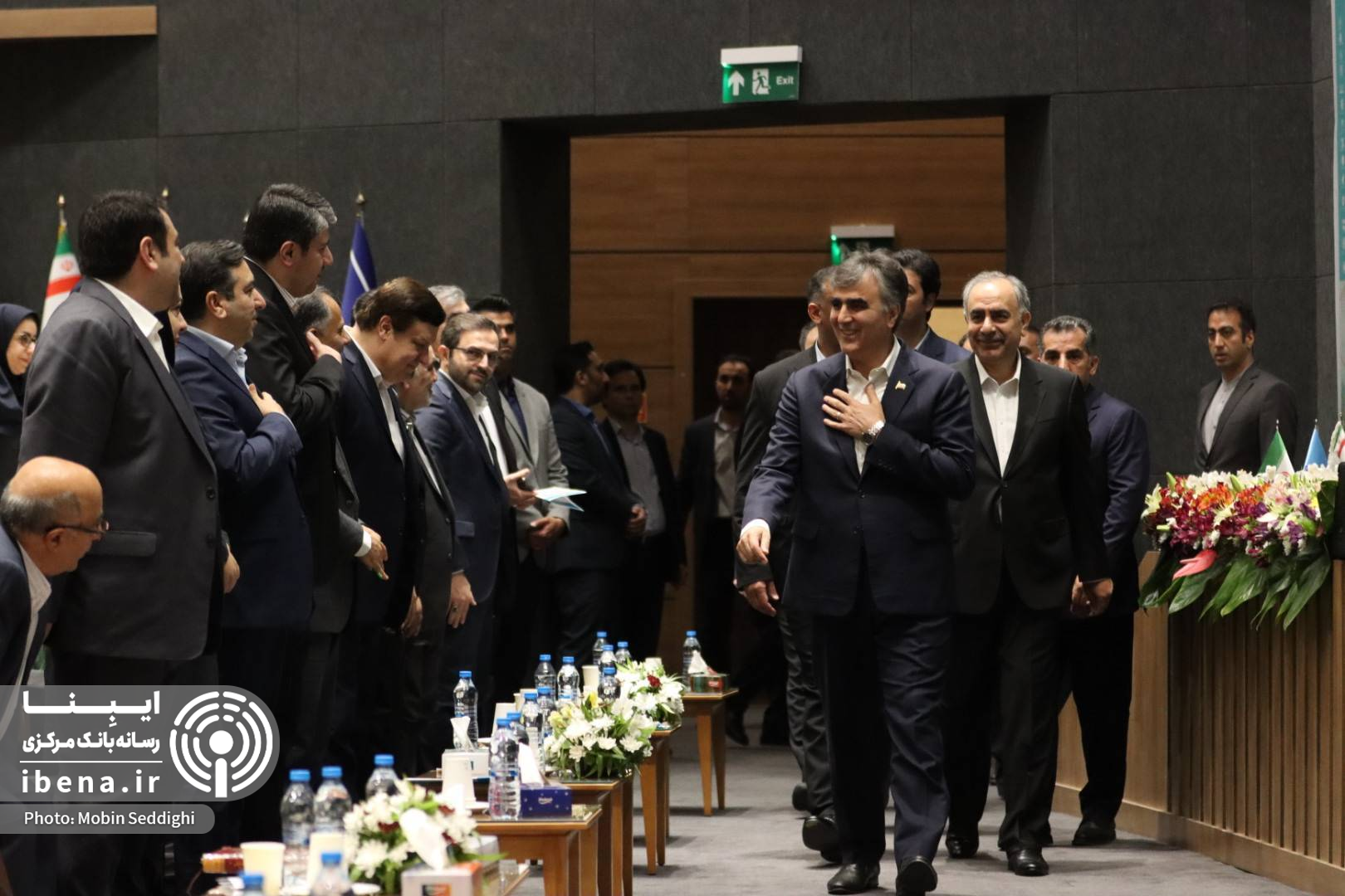 توانستیم از شرایط جنگی به خوبی عبور کنیم/ نشانه‌های بازگشت رونق تولید از مردادماه/ افزایش اختیارات شعب بانک‌ها سیاست محوری بانک مرکزی است