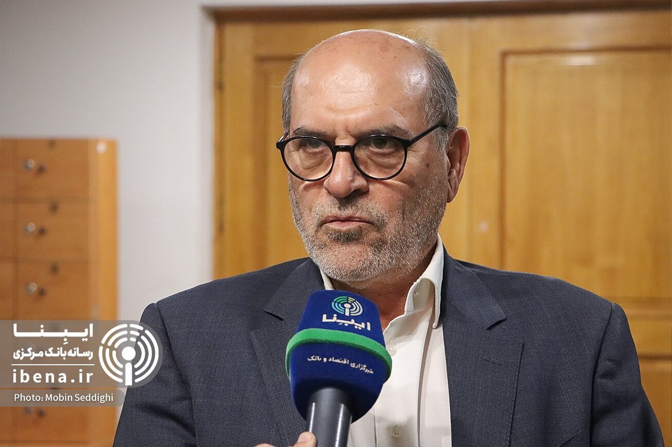 تک&zwnj;نرخی کردن ارز ضروری است، اما در شرایط فعلی این امکان وجود ندارد