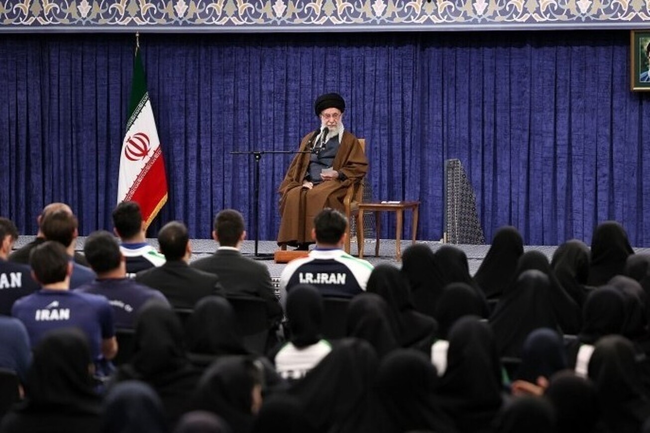 رهبر انقلاب: جوانان ایرانی نیروی فوق&zwnj;العاده خود را صرف کشور کنند
