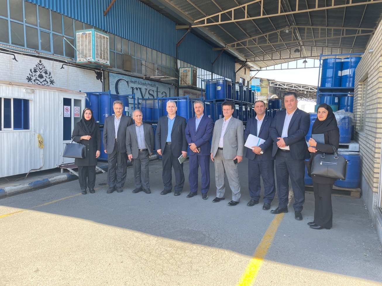 بازدید مدیران بانک سرمایه از کارخانه خورشید فناوران نفیس